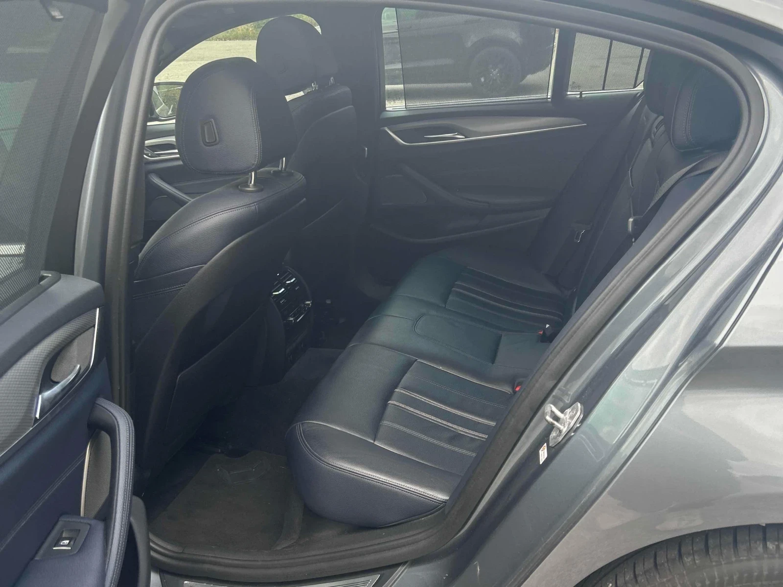 BMW 530 xDrive* M-pack* 360* �������* H&K* Dist* �������*  | Mobile.bg � ����������� 11