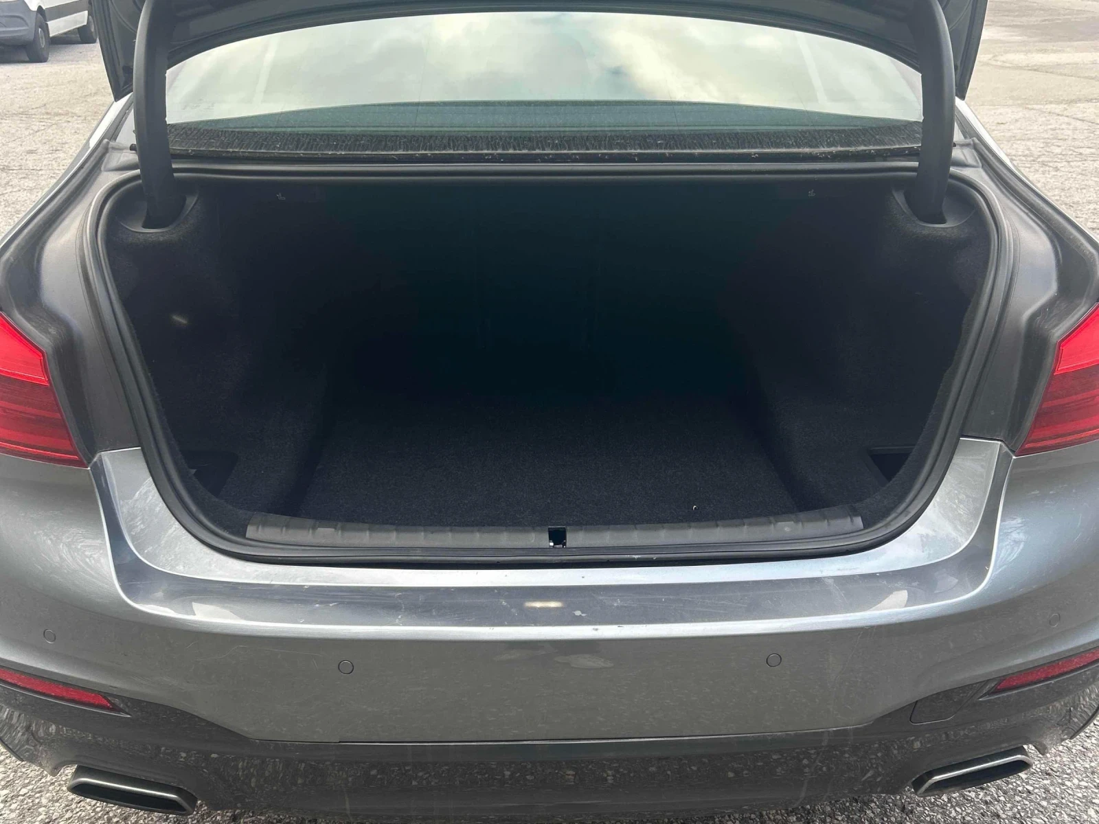 BMW 530 xDrive* M-pack* 360* �������* H&K* Dist* �������*  | Mobile.bg � ����������� 12