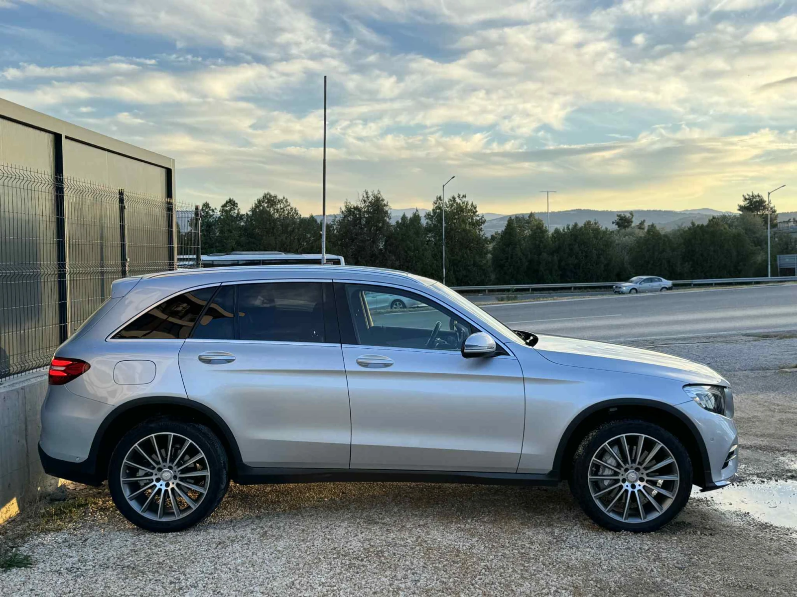 Mercedes-Benz GLC 250 D* AMG* 9G* PANO* HEADUP* FULL*  - изображение 4