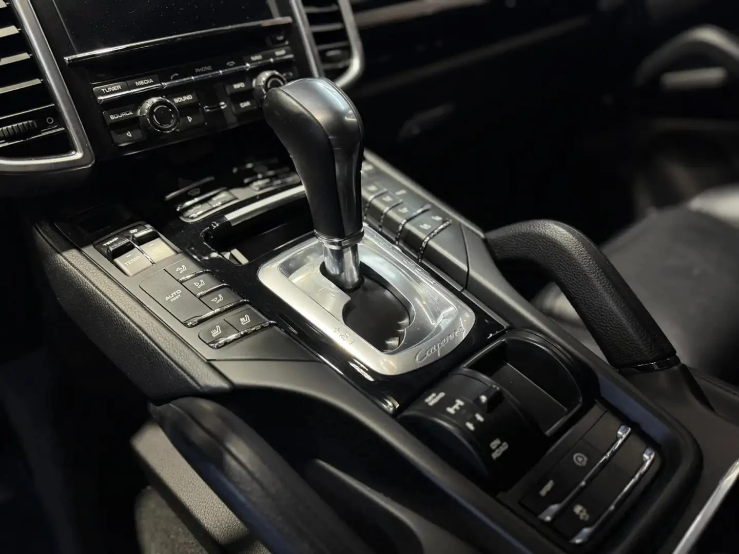 Porsche Cayenne PLATINUM EDITION / ОБДУХ / ПОДГРЕВИ / ПАНО / BOSE, снимка 11 - Автомобили и джипове - 54987338