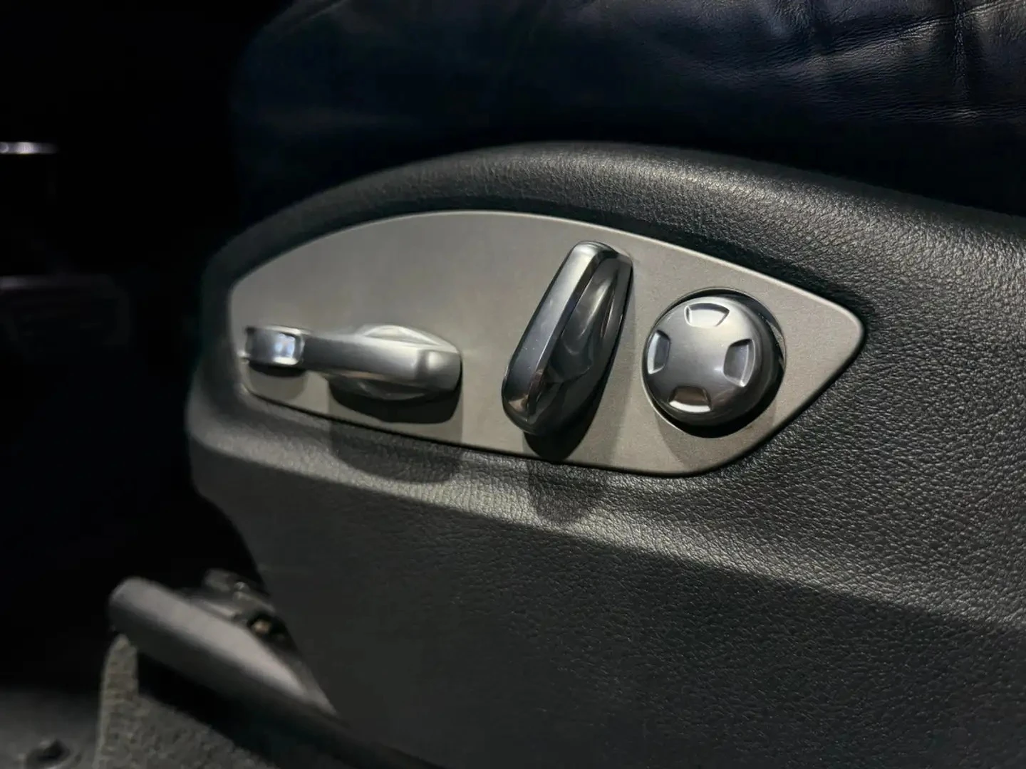 Porsche Cayenne PLATINUM EDITION / ОБДУХ / ПОДГРЕВИ / ПАНО / BOSE, снимка 9 - Автомобили и джипове - 54987338