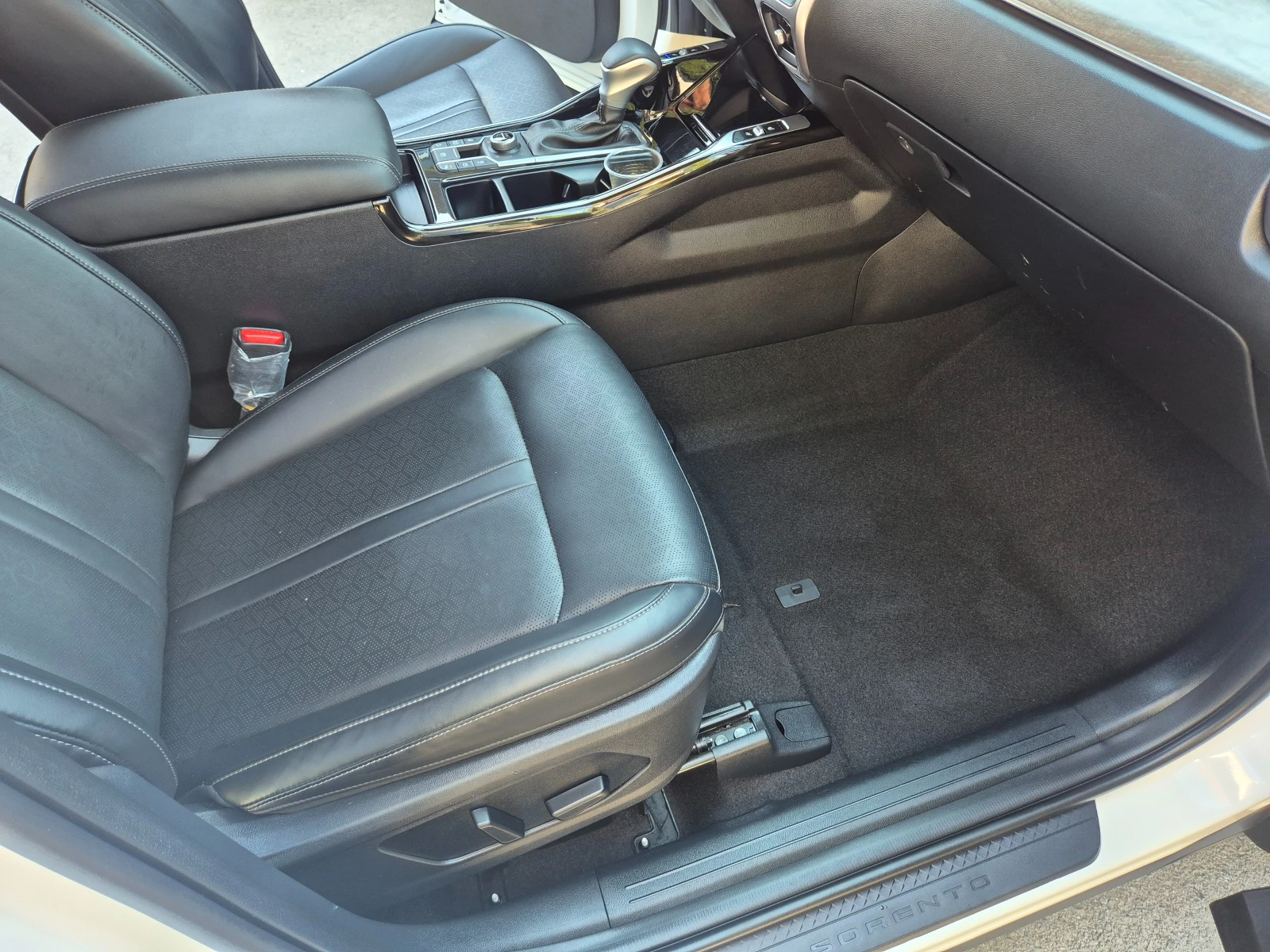 Kia Sorento 2.2 4X4 CRDI - Наличен в БГ, снимка 7 - Автомобили и джипове - 56137801