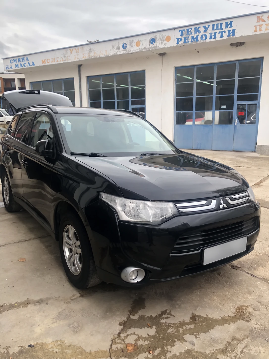 Mitsubishi Outlander, снимка 2 - Автомобили и джипове - 56516786