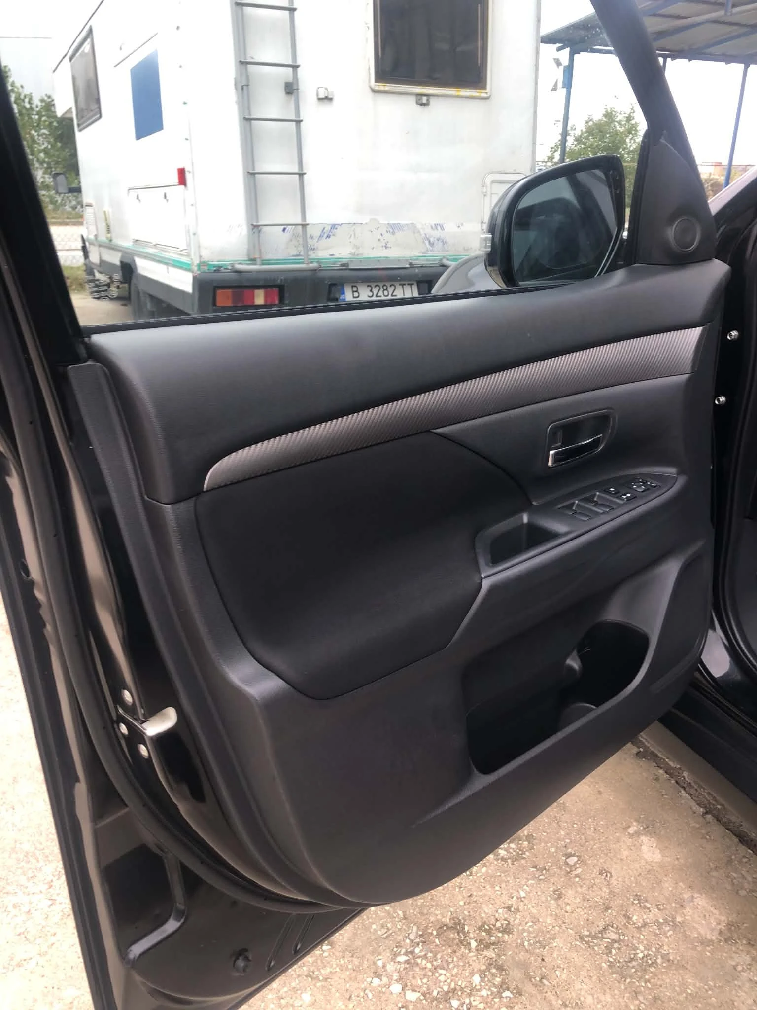 Mitsubishi Outlander, снимка 10 - Автомобили и джипове - 56516786