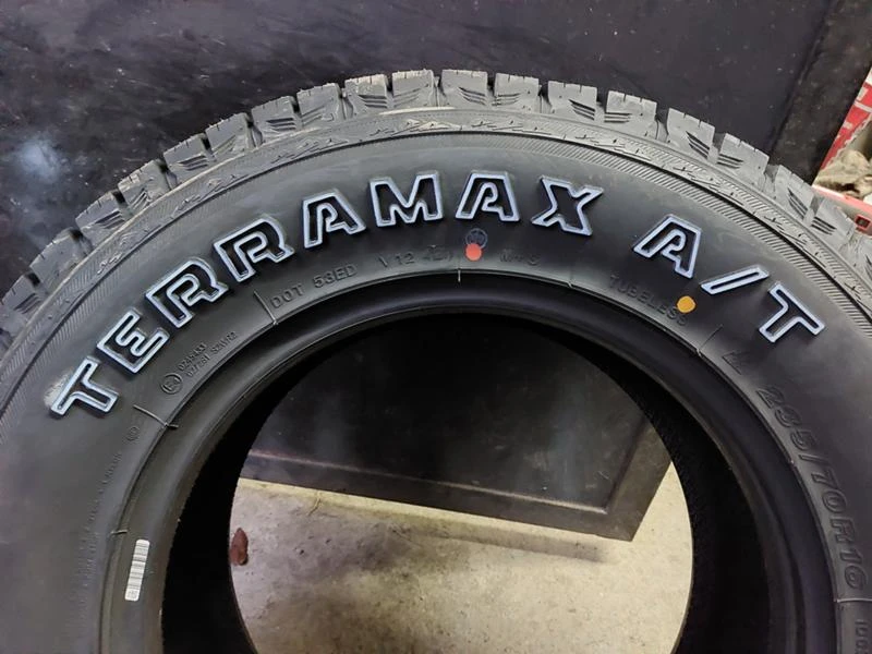 Гуми Всесезонни 235/70R16, снимка 4 - Гуми и джанти - 35994482