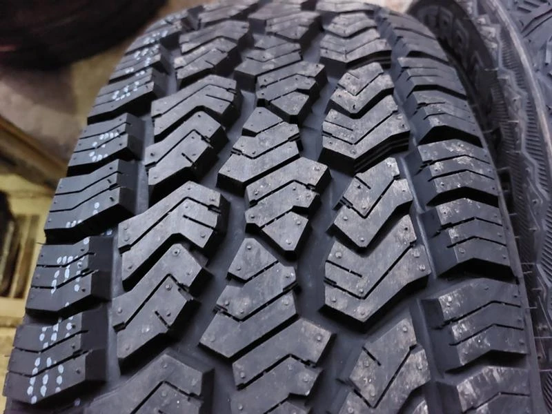 Гуми Всесезонни 235/70R16, снимка 2 - Гуми и джанти - 35994482