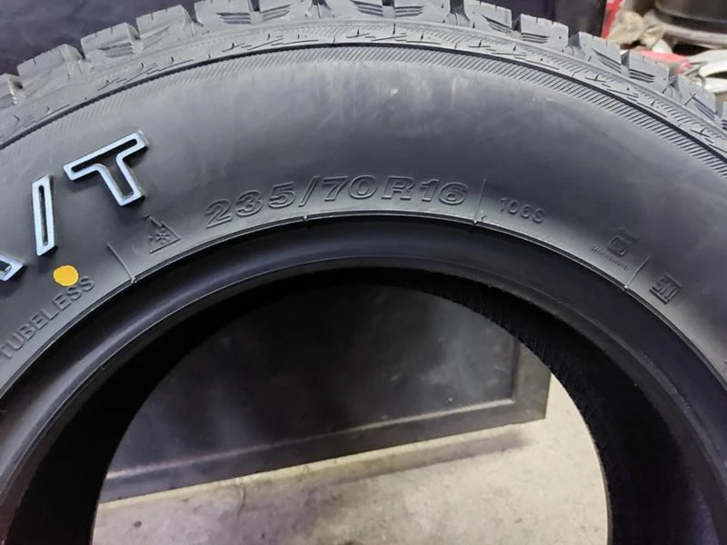 Гуми Всесезонни 235/70R16, снимка 5 - Гуми и джанти - 35994482