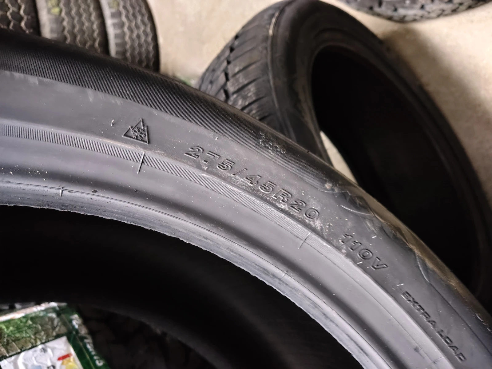 Гуми Зимни 275/45R20, снимка 7 - Гуми и джанти - 54083117