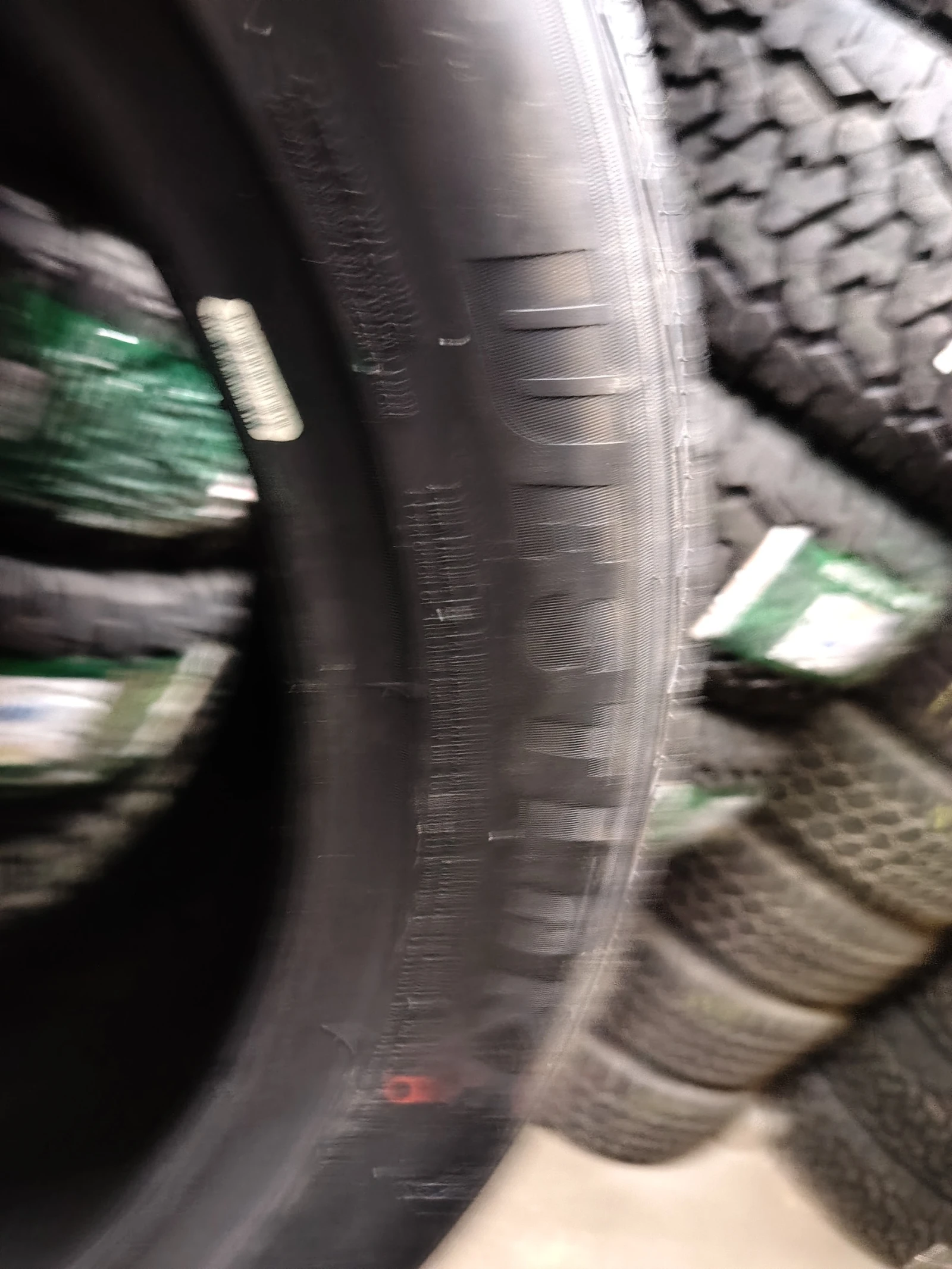 Гуми Зимни 275/45R20, снимка 6 - Гуми и джанти - 54083117