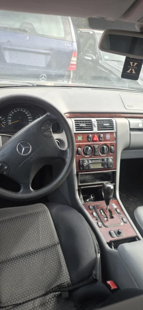 Mercedes-Benz E 240, снимка 4