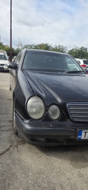 Mercedes-Benz E 240, снимка 1