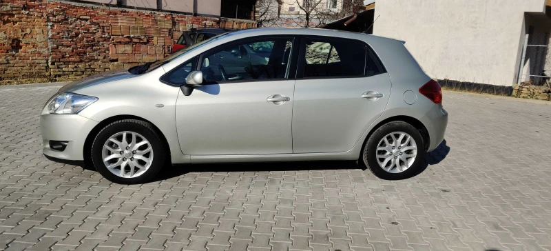 Toyota Auris 1.6 Valvematic, снимка 2 - Автомобили и джипове - 48922187