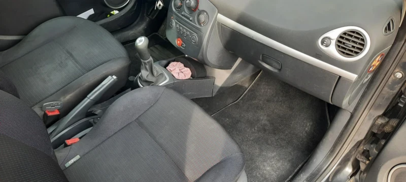 Renault Clio 1.5 dci, снимка 9 - Автомобили и джипове - 53180036