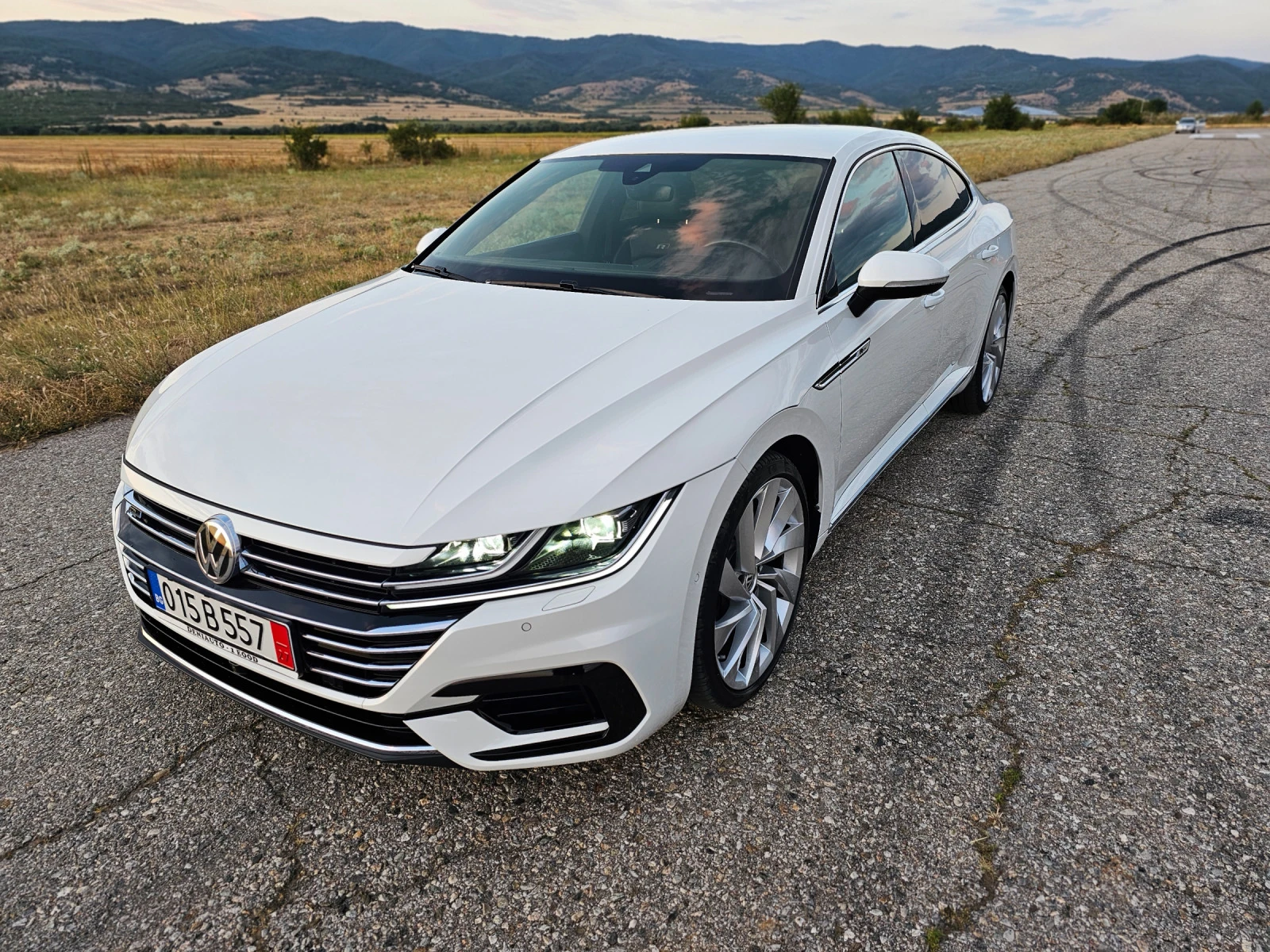 VW Arteon 2.0TSI R-line 4x4 - изображение 2