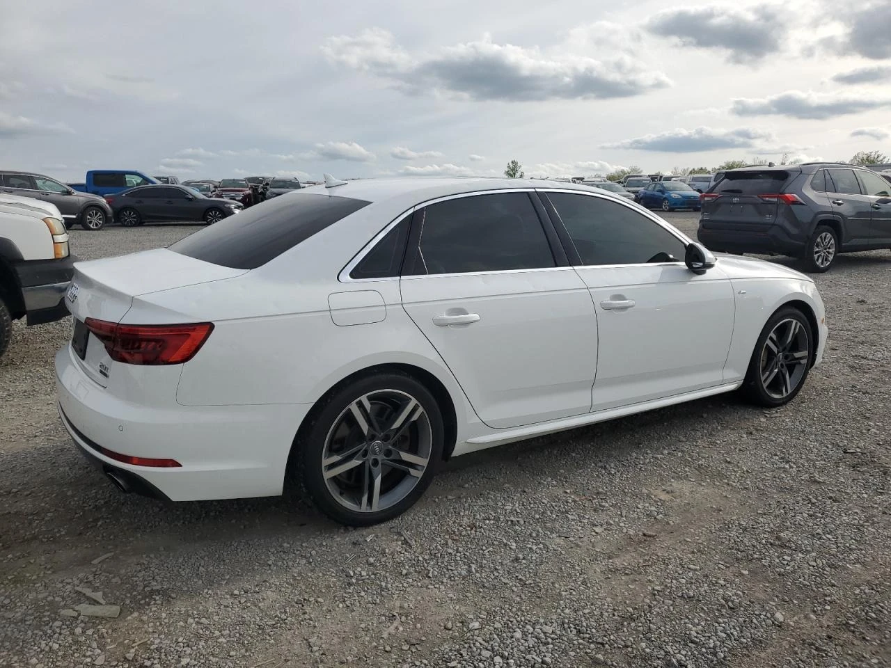 Audi A4 PREMIUM PLUS - изображение 4