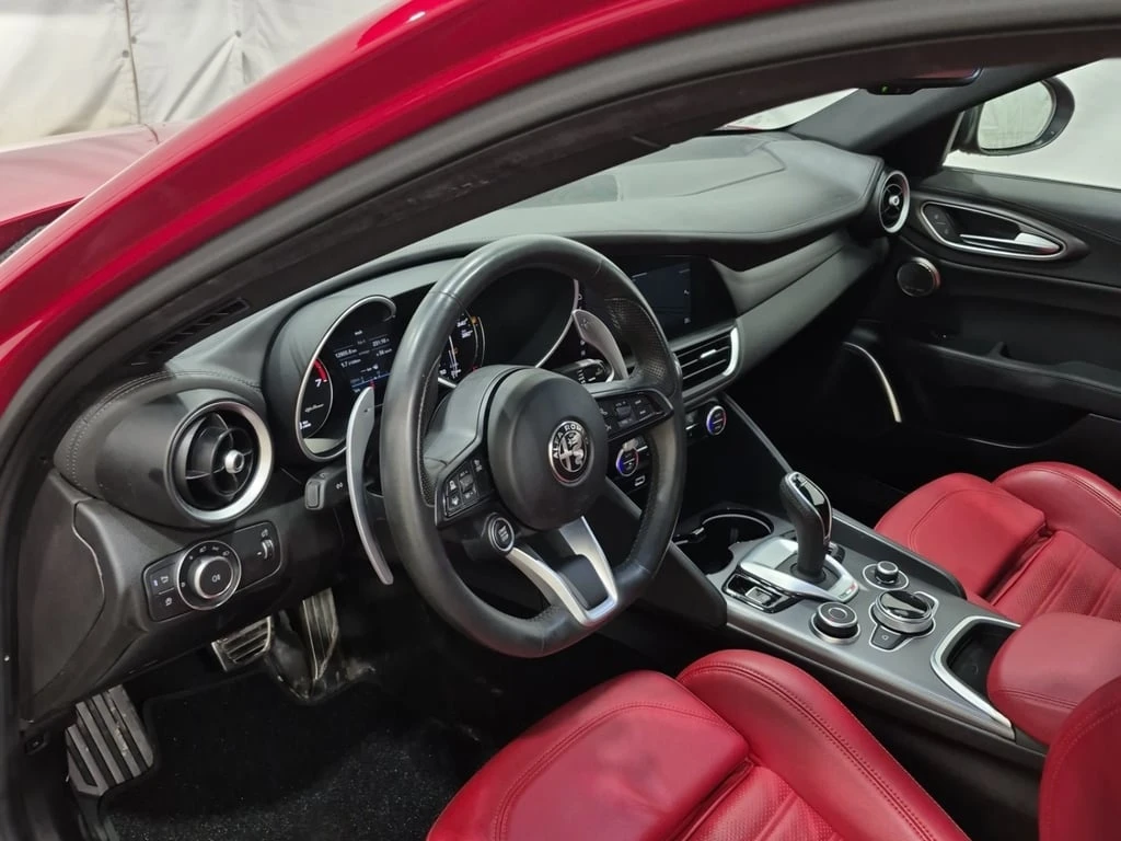 Alfa Romeo Giulia * VELOCE * CARFAX *  - изображение 9