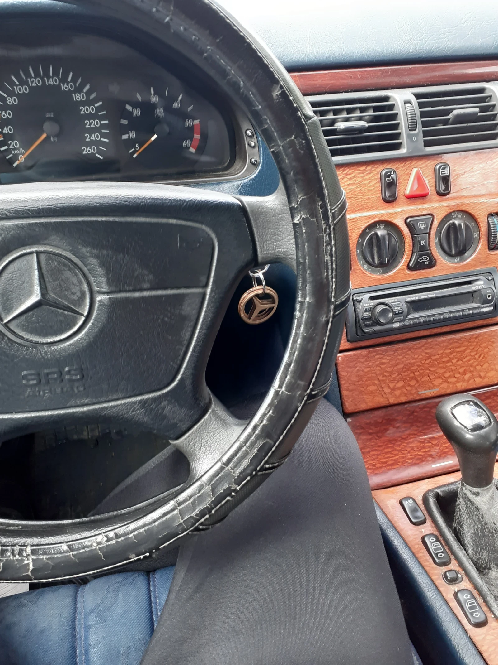 Mercedes-Benz E 250, снимка 3 - Автомобили и джипове - 54369508