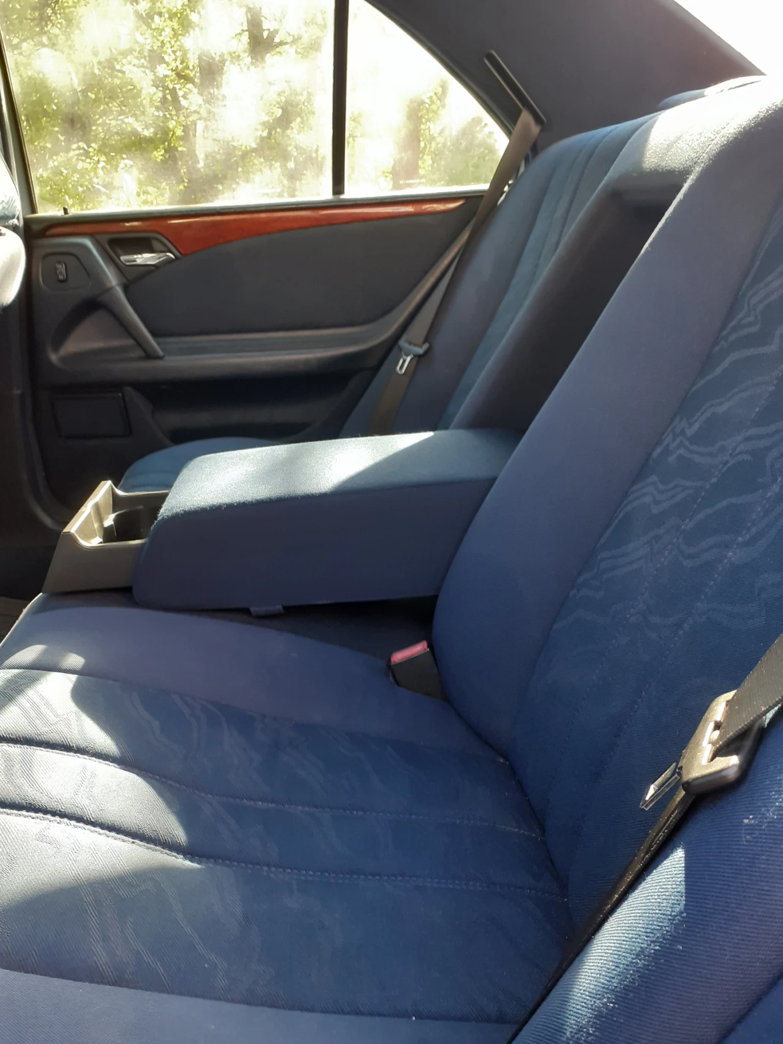 Mercedes-Benz E 250, снимка 5 - Автомобили и джипове - 54369508