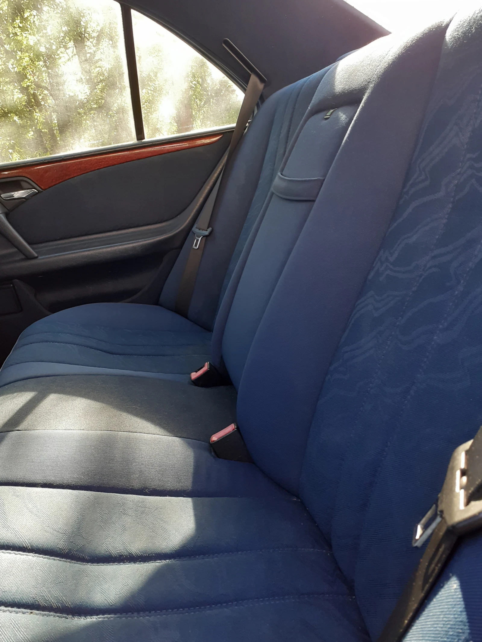 Mercedes-Benz E 250, снимка 4 - Автомобили и джипове - 54369508
