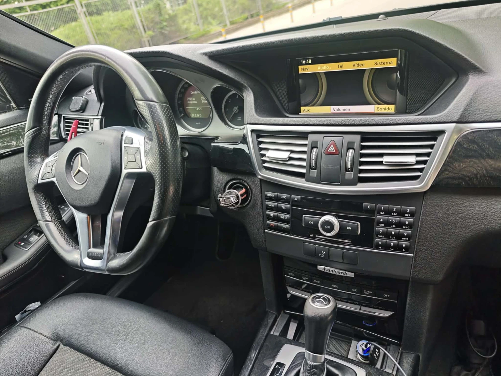 Mercedes-Benz E 220 AMG пакет, снимка 11 - Автомобили и джипове - 54569224