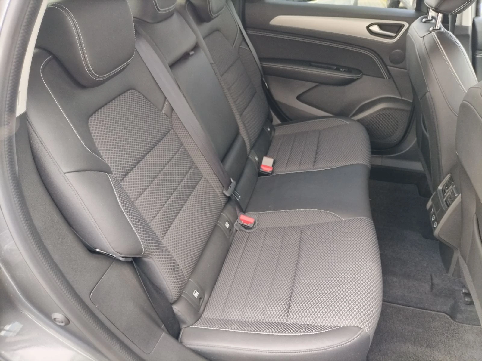 Renault Arkana 1.3Tce/140К.с./TECHNO, снимка 17 - Автомобили и джипове - 54788111