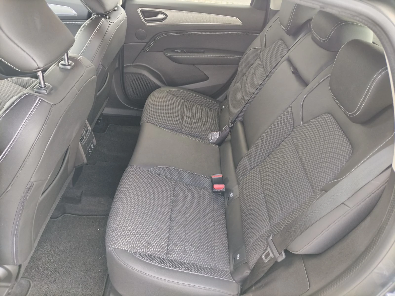 Renault Arkana 1.3Tce/140К.с./TECHNO, снимка 16 - Автомобили и джипове - 54788111