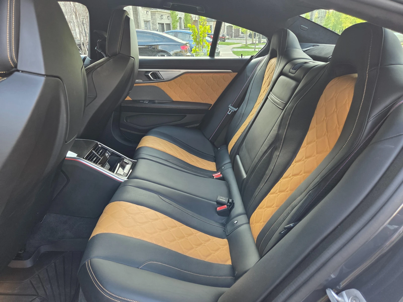 BMW M8 Competition* Пълна сервизна* Карбон таван* LASER L, снимка 16 - Автомобили и джипове - 55030799