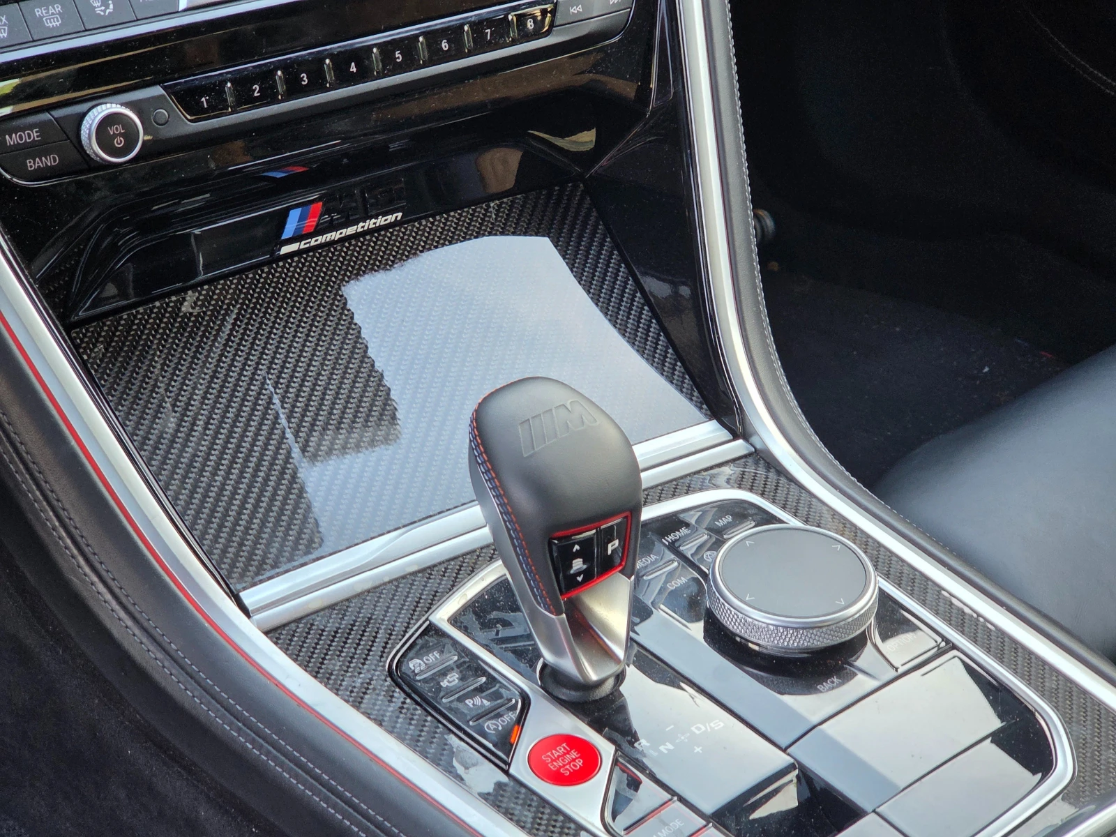 BMW M8 Competition* Пълна сервизна* Карбон таван* LASER L, снимка 12 - Автомобили и джипове - 55030799