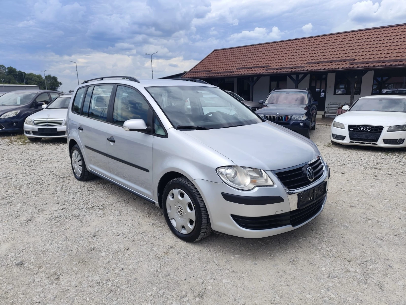 VW Touran 1.9 дизел 90 кс.111657 кл., снимка 3 - Автомобили и джипове - 55208108