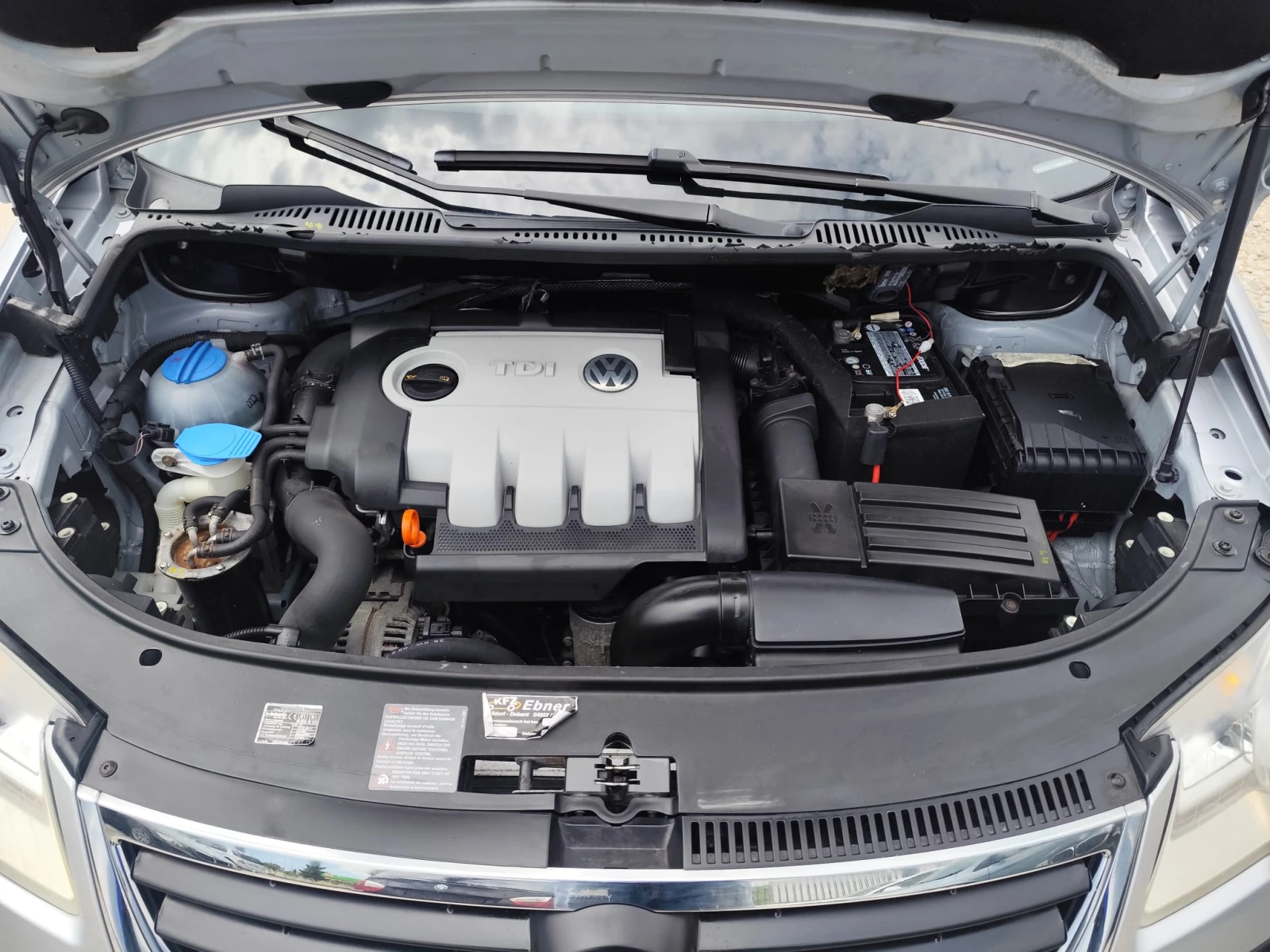 VW Touran 1.9 дизел 90 кс.111657 кл., снимка 15 - Автомобили и джипове - 55208108