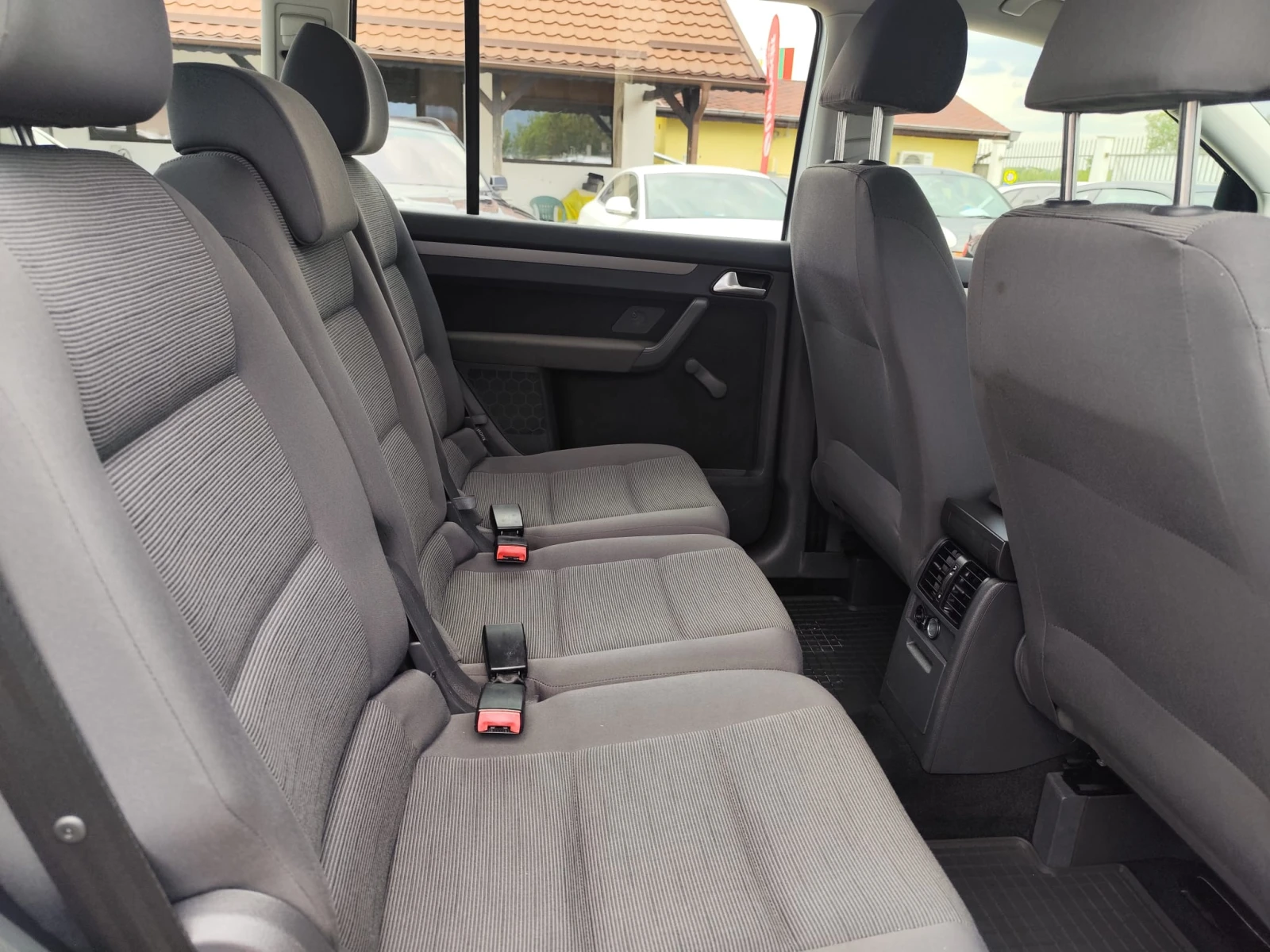 VW Touran 1.9 дизел 90 кс.111657 кл., снимка 13 - Автомобили и джипове - 55208108