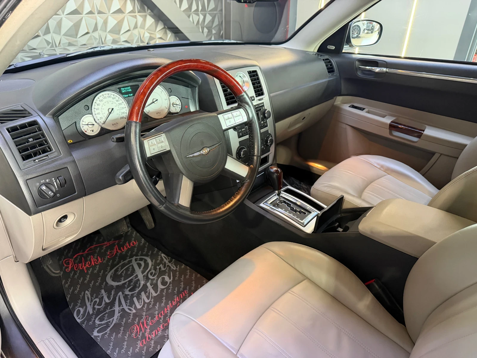 Chrysler 300c 3.5 * 1 Собственик * , снимка 7 - Автомобили и джипове - 55453713