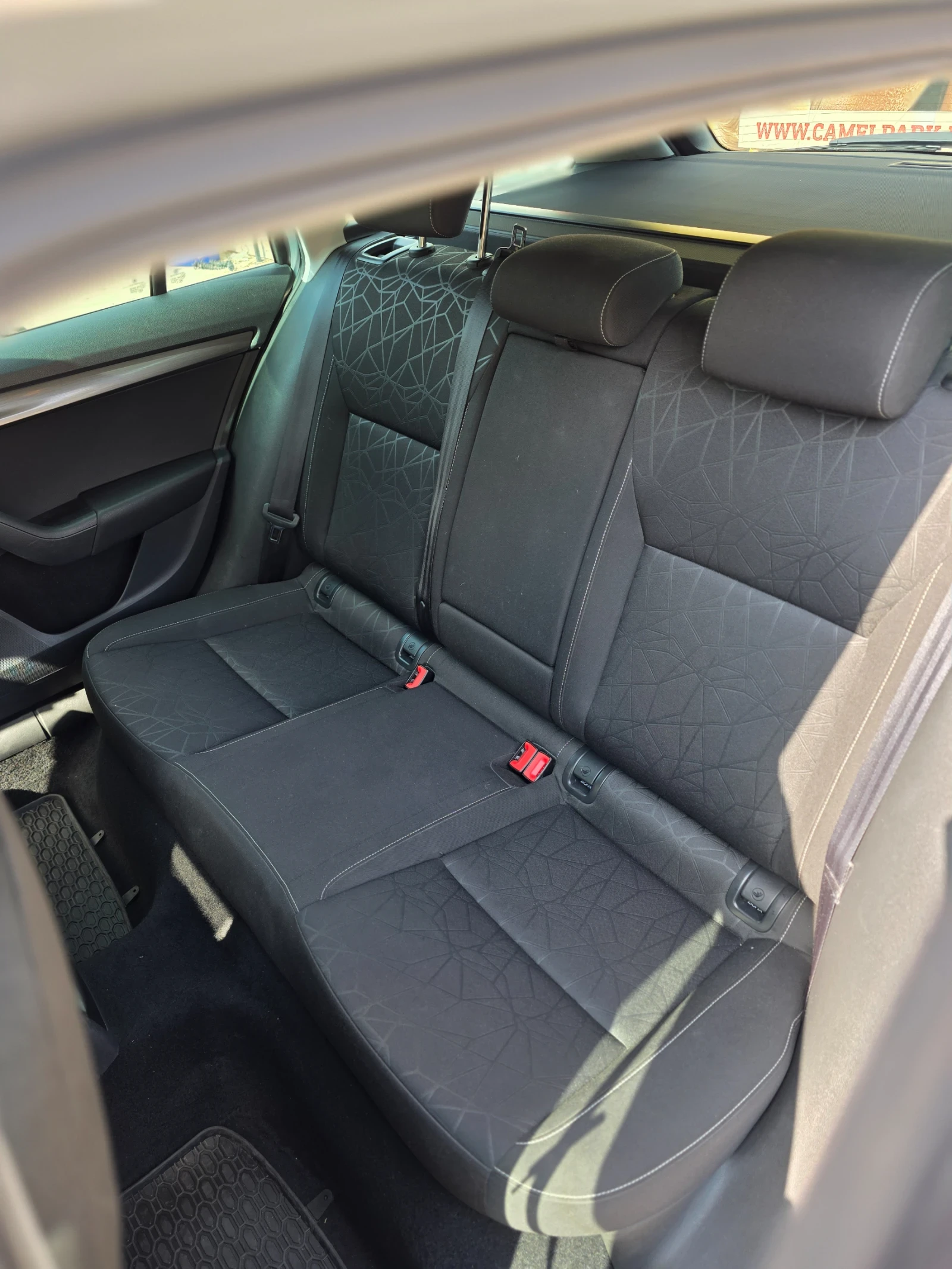 Skoda Octavia 1.6 TDI, снимка 9 - Автомобили и джипове - 55939632