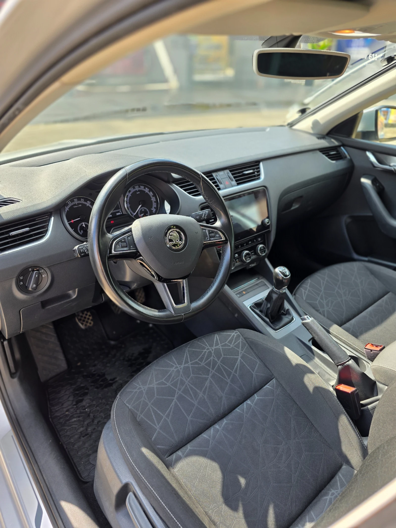 Skoda Octavia 1.6 TDI, снимка 11 - Автомобили и джипове - 55939632
