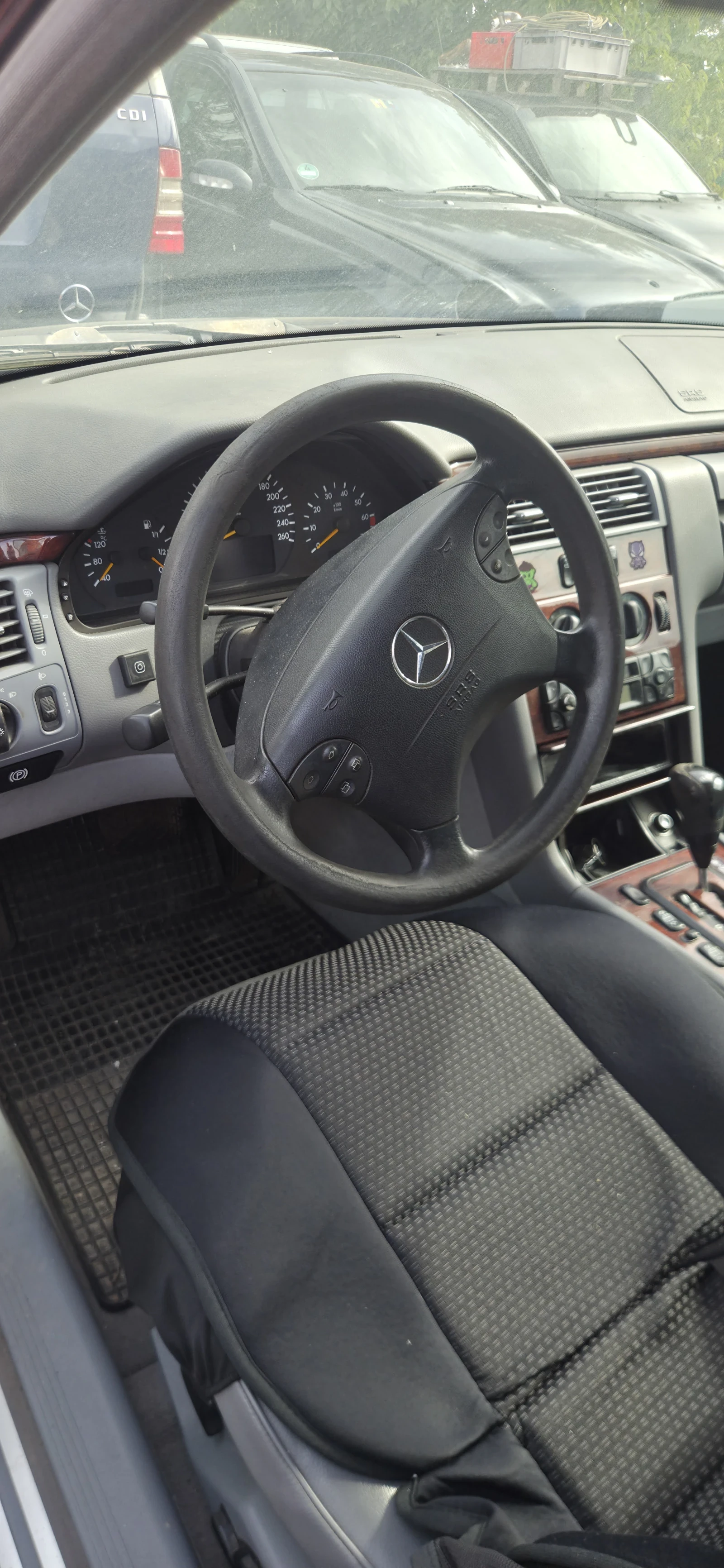 Mercedes-Benz E 240, снимка 3 - Автомобили и джипове - 56227739