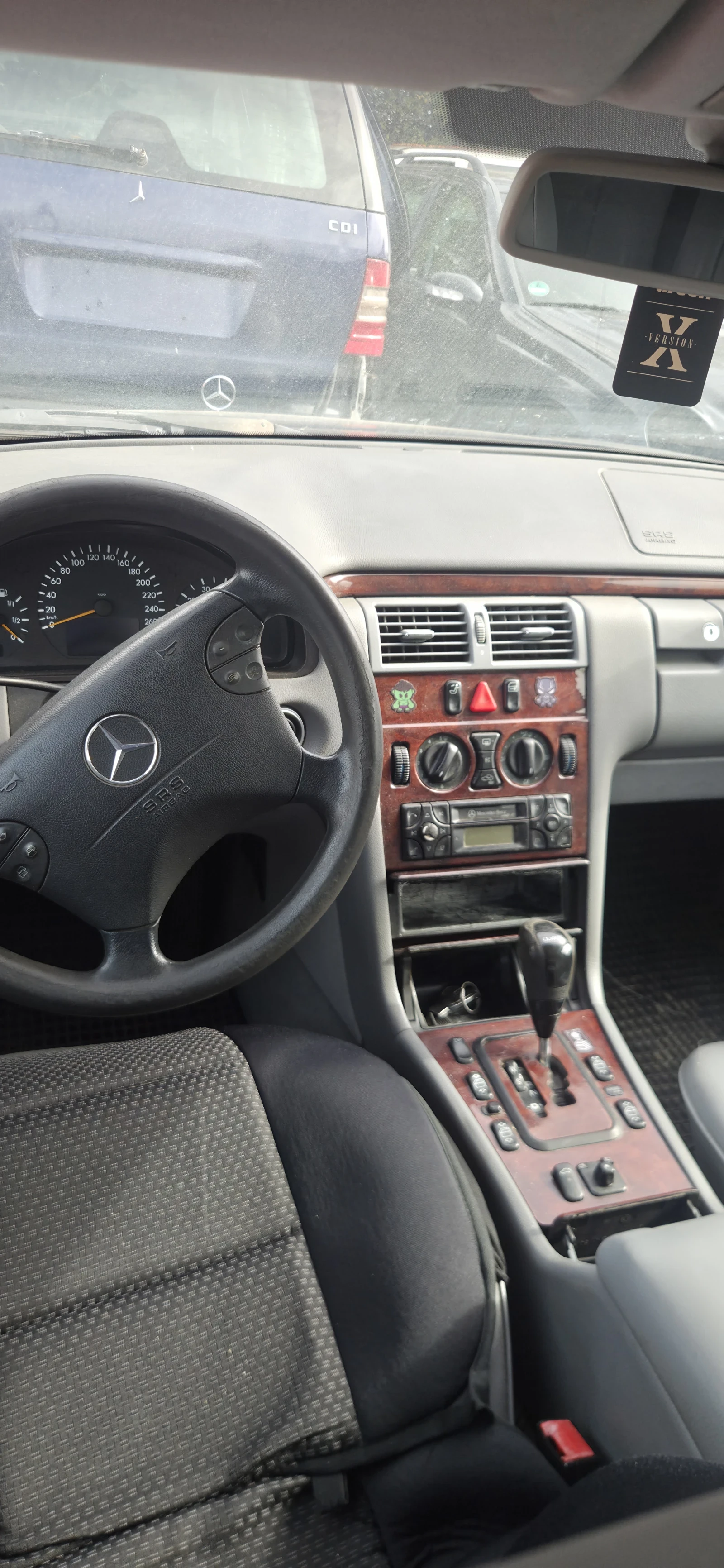Mercedes-Benz E 240, снимка 4 - Автомобили и джипове - 56227739