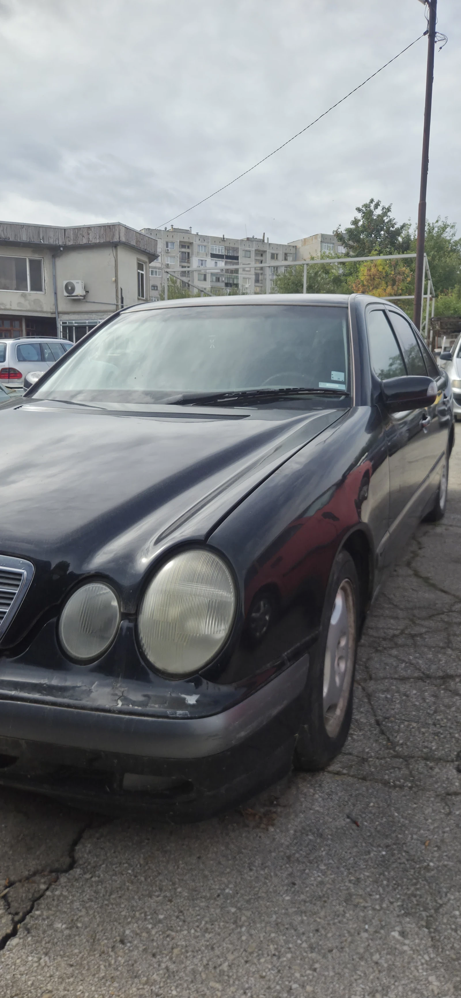 Mercedes-Benz E 240, снимка 2 - Автомобили и джипове - 56227739