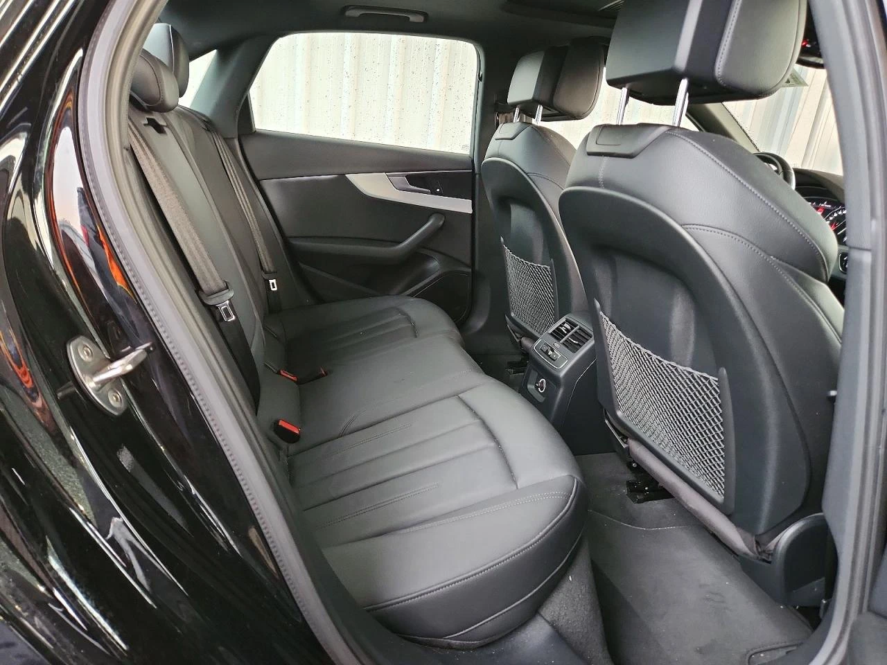 Audi A4 2.0l Premium, снимка 10 - Автомобили и джипове - 56349391