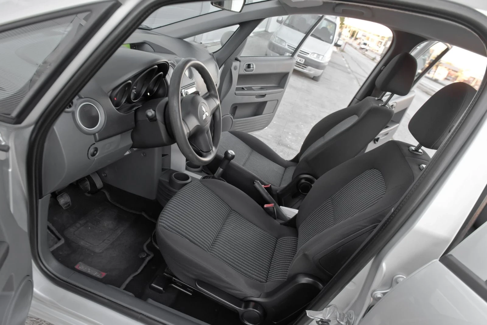 Mitsubishi Colt 1.0 Clima, снимка 8 - Автомобили и джипове - 56420606