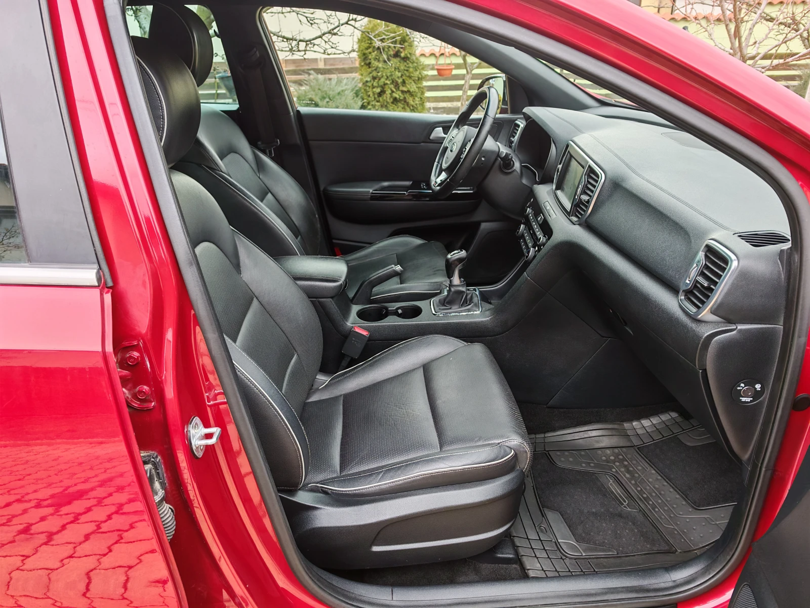 Kia Sportage 2.0CRDI-GT line-135кс/КОЖА/НАВИГАЦИЯ/ЕВРО 6 - изображение 9