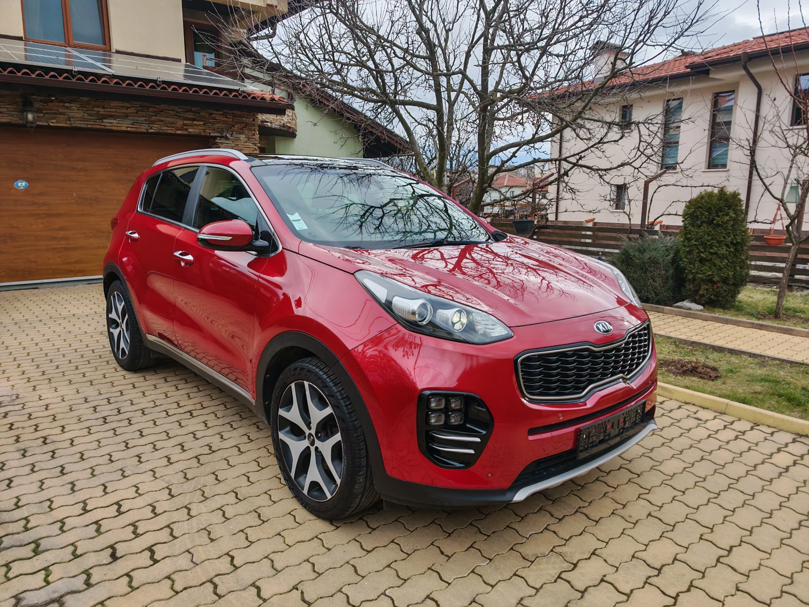 Kia Sportage 2.0CRDI-GT line-135кс/КОЖА/НАВИГАЦИЯ/ЕВРО 6 - изображение 3