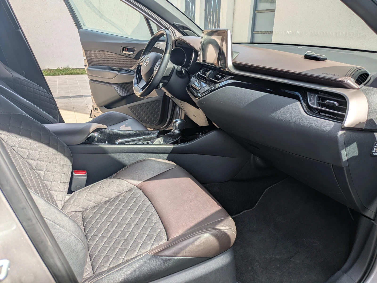 Toyota C-HR, снимка 11 - Автомобили и джипове - 54038863