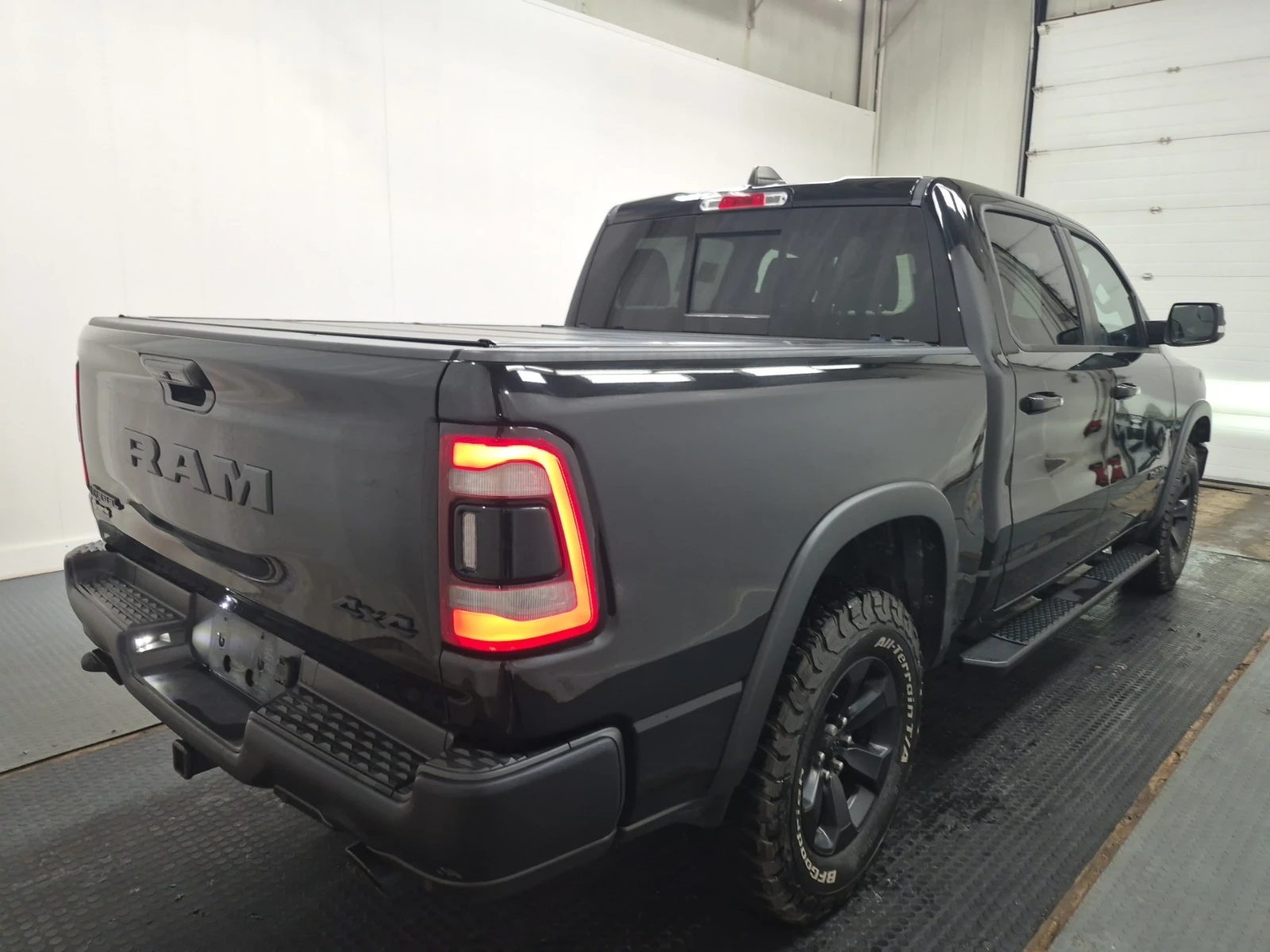 Dodge RAM 1500 REBEL* 5.7* AWD* CARFAX* АВТО КРЕДИТ* , снимка 4 - Автомобили и джипове - 55239380