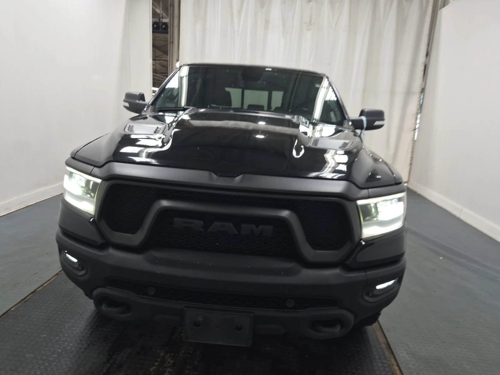 Dodge RAM 1500 REBEL* 5.7* AWD* CARFAX* АВТО КРЕДИТ* , снимка 3 - Автомобили и джипове - 55239380