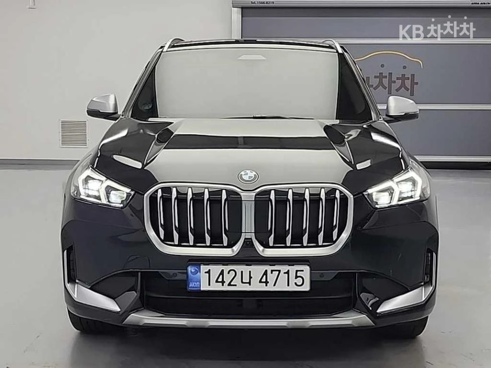 BMW X1 xDrive20i* ПОДГРЕВ* HEAD-UP* HARMAN* 360* PANO, снимка 2 - Автомобили и джипове - 55254916