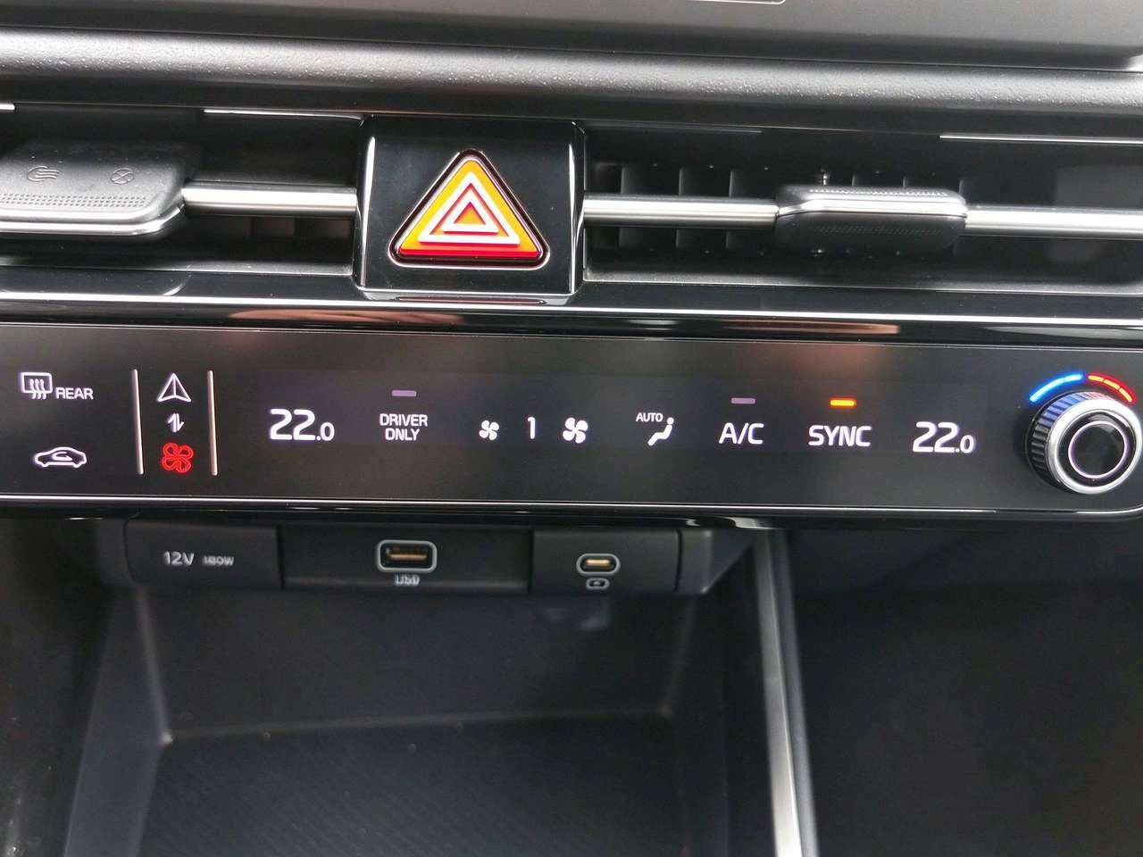 Kia Niro LX, снимка 17 - Автомобили и джипове - 56712442