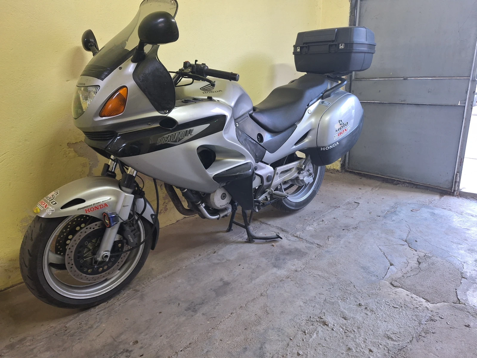 Honda Deauville NT 650 V