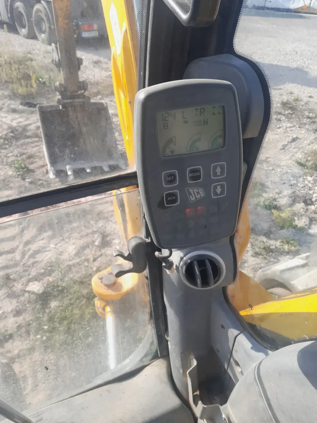 ����� JCB | Mobile.bg � ����������� 14