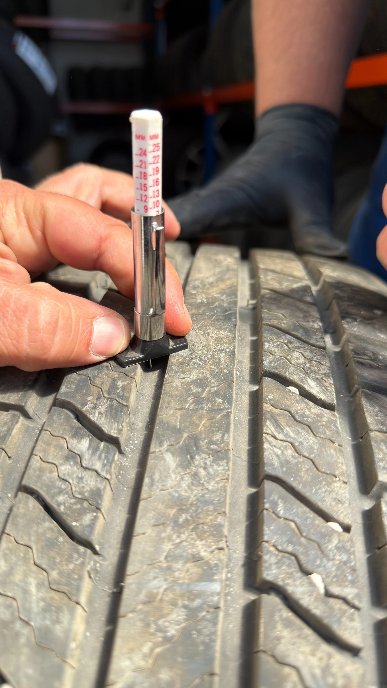 Гуми Всесезонни 225/65R17, снимка 4 - Гуми и джанти - 54342303