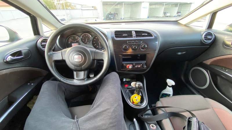 Seat Leon 1.6 LPG, снимка 11 - Автомобили и джипове - 47747659